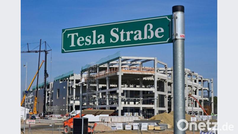 Die Tesla-Baustelle mit dem Rohbau für die künftige Batteriefabrik. Bild: Patrick Pleul/dpa-Zentralbild/dpa