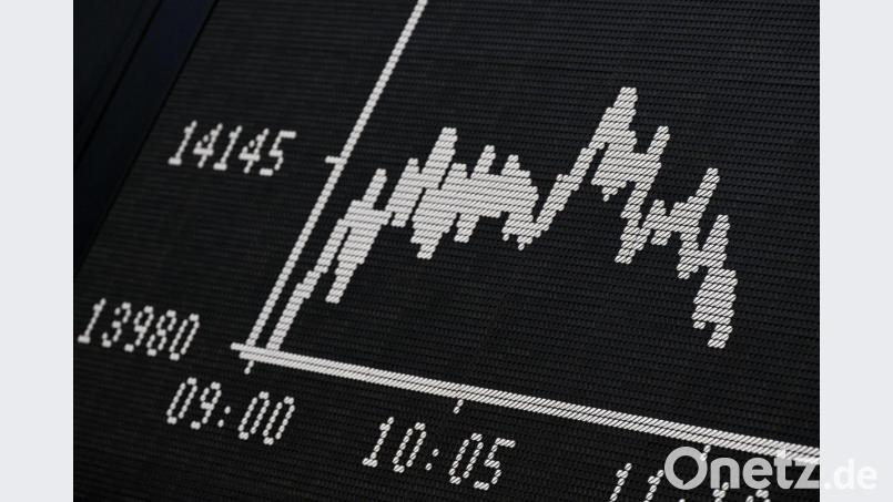 Die Dax-Kurve der Frankfurter Wertpapierbörse stellt fallende Kurse dar. Bild: Arne Dedert/dpa