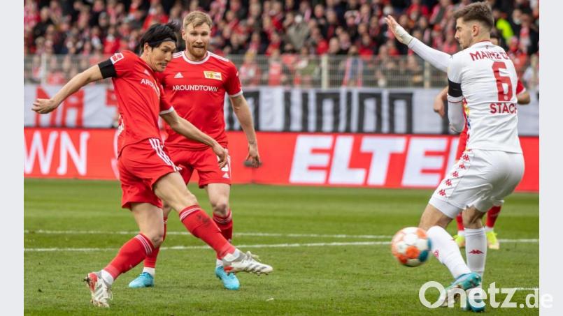 Genki Haraguchi (l) trifft zum 1:0 für den 1. FC Union. Bild: Andreas Gora/dpa