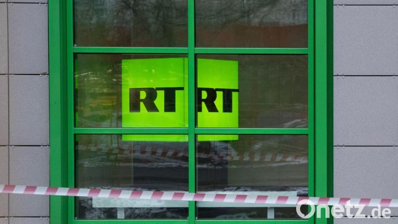 Die Plattformen Facbeook, Instagram und Tiktok haben den Zugang zu russischen Staatsmedien wie RT in der EU gesperrt. Bild: Pavel Golovkin/AP/dpa