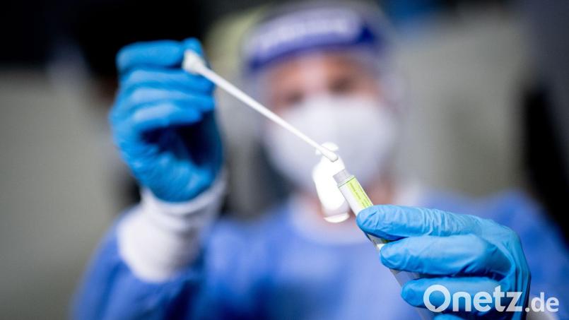 Am Sonntag liegt die Sieben-Tage-Inzidenz im Landkreis Schwandorf bei 1578,7. Symbolbild: Matthias Balk/dpa/Symbolbild