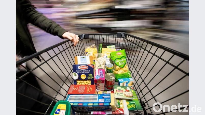 Im deutschen Einzelhandel droht nach Einschätzung von Handelskennern durch den Ukraine-Krieg ein weiterer Preisschub. Bild: Fabian Sommer/dpa