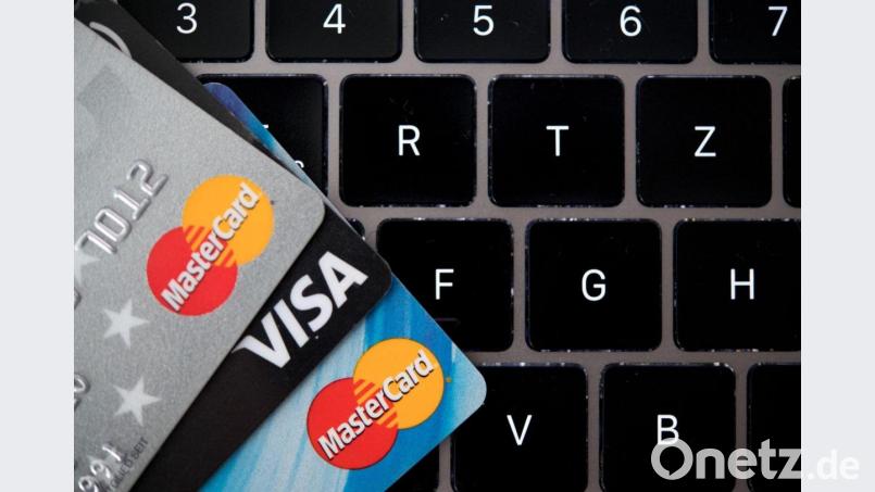 In Russland ausgestellte Karten von Visa und Mastercard sind vorerst nicht mehr im Ausland einsetzbar. Bild: Monika Skolimowska/dpa-Zentralbild/ZB