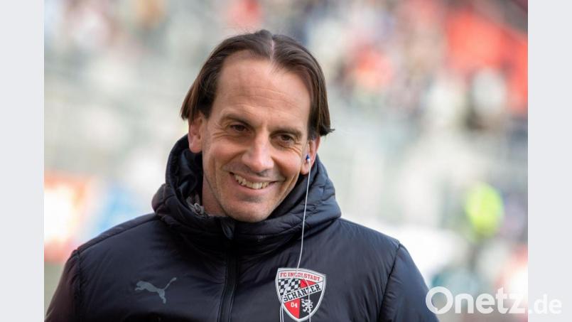 Ingolstadts Trainer Rüdiger Rehm am Spielfeldrand. Bild: Stefan Puchner/dpa/Archivbild