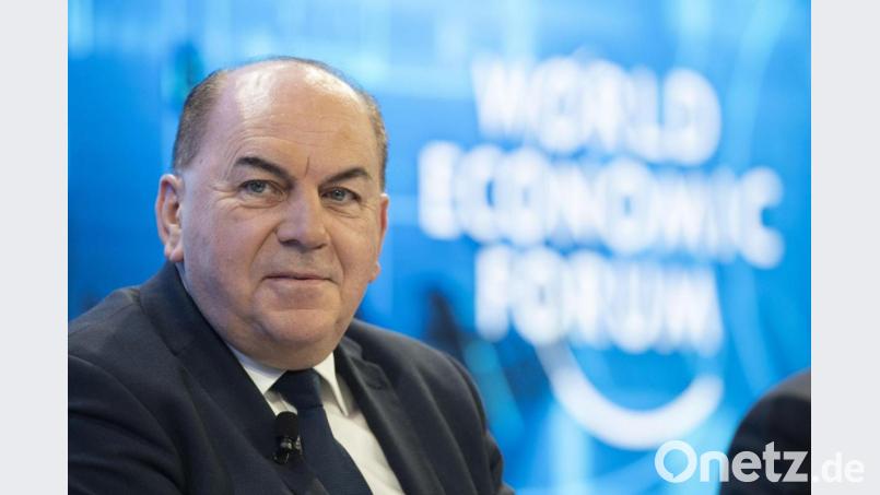 „Ich werde sicherlich neben mehr Freizeit auch noch was Neues beginnen, was spannend ist, was mich motiviert“: Axel A. Weber. Bild: Gian Ehrenzeller/KEYSTONE/dpa