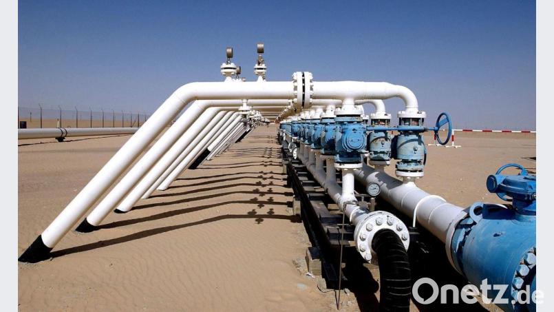 Das Verteilerkreuz einer Ölleitung auf einem Ölfeld in Libyen. Bild: picture alliance / dpa