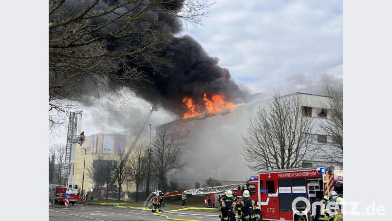 Nur wenige Minuten vor dem Auftakt des verkaufsoffenen Sonntags ist in einem Möbelhaus in Bietigheim-Bissingen (Kreis Ludwigsburg) ein Brand ausgebrochen. Bild: Hemmann/SDMG/dpa