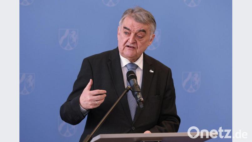 Herbert Reul (CDU), Innenminister von Nordrhein-Westfalen, spricht. Bild: David Young/dpa