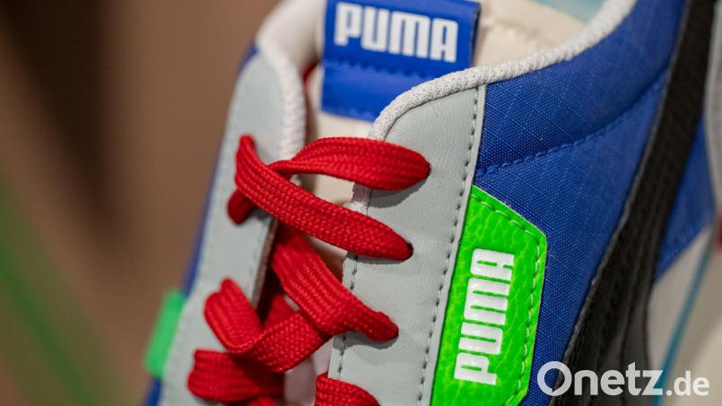 Ein Schuh des Sportartikelherstellers Puma. Bild: Daniel Karmann/dpa/Archivbild