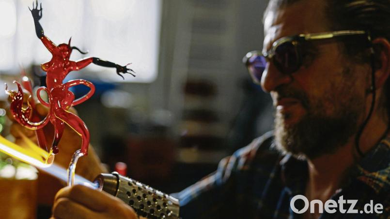 Die Handwerkskunst hautnah erleben: In der Farbglashütte Lauscha wird seit 1853 Glas hergestellt. Bild: Sebastian Buff/Coburg-Rennsteig/dpa