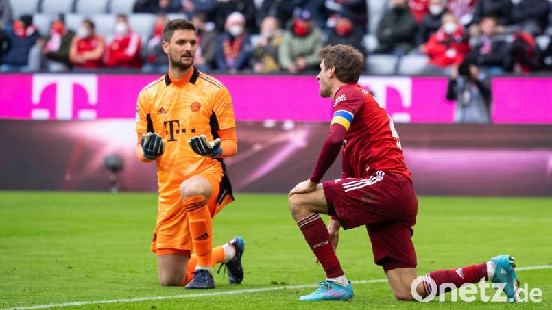 Missverständnisse, wie am Samstag beim 1:1 gegen Leverkusen zwischen Thomas Müller (rechts) und Torwart Sven Ulreich, gibt es bei den Bayern derzeit immer wieder. Bild: Sven Hoppe/dpa