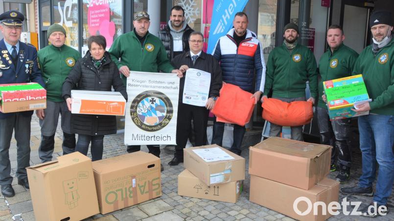 Eine von zahlreichen Partnern unterstützte Hilfsaktion hat die KSRK Mitterteich ins Leben gerufen. Bei der Vorstellung mit dabei waren (von links) BKV-Kreisvorsitzender Anton Hauptmann, Ewald Weber, Marion Forster, Zweiter KSRK-Vorsitzender Stefan Badstieber, Sezayi Er, Hartmut Schütze, Huberth Rosner, Johannes Sperer, Manuel Zeis und KSRK-Vorsitzender Wolfgang Danler. Bild: jr
