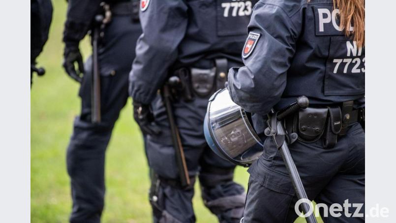 „Man sollte sich die Frage stellen, ob wirklich jede Polizeibeamtin und jeder Polizeibeamte ständig eine Schusswaffe mit sich herumtragen sollte.“ Bild: Lino Mirgeler/dpa