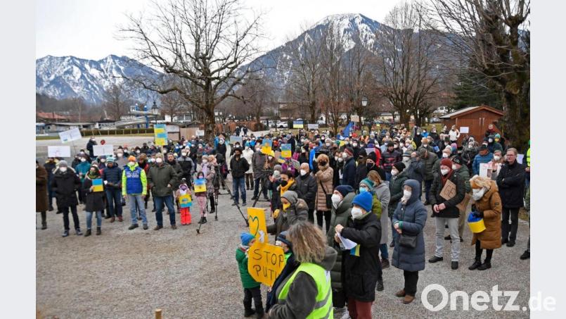 Protestkundgebung gegen den Ukraine-Krieg am Tegernsee. Bild: Uwe Lein/dpa