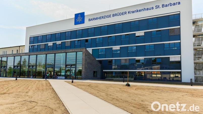 Das Schwandorfer Krankenhaus erlaubt wieder Patientenbesuche. Archivbild: Hösamer