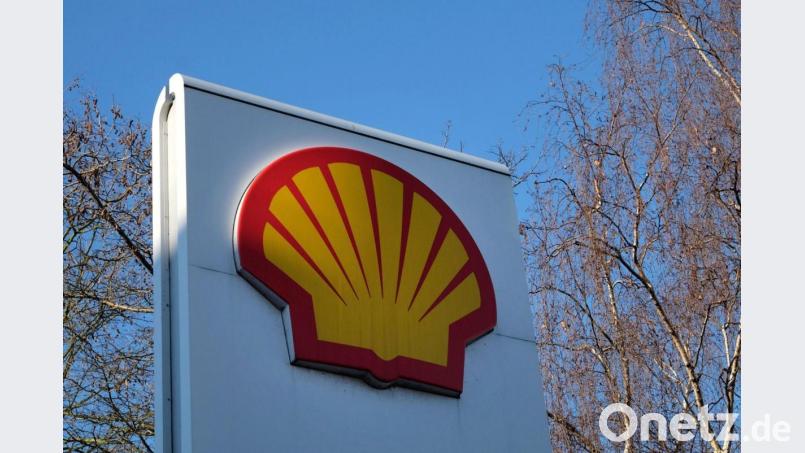 Das Shell-Logo steht an einer Tankstelle. Bild: Kirsty Wigglesworth/AP/dpa