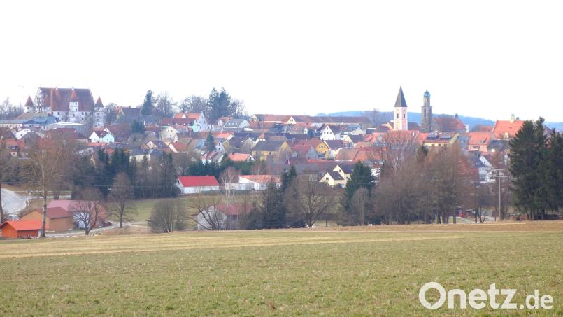 Bestens da steht die Stadt Vohenstrauß nicht nur im Morgenlicht, sondern auch auf finanzieller Seite. Die beiden Kämmerer zeichnen in der jüngsten Sitzung des Stadrtrats eine überaus positives Gesamtbild.. Bild: fjo