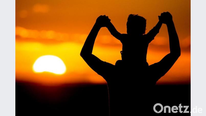 Insbesondere zu Beginn der Corona-Pandemie haben sich mehr Väter um die Kinderbetreuung gekümmert. Bild: Hauke-Christian Dittrich/dpa/Symbolbild