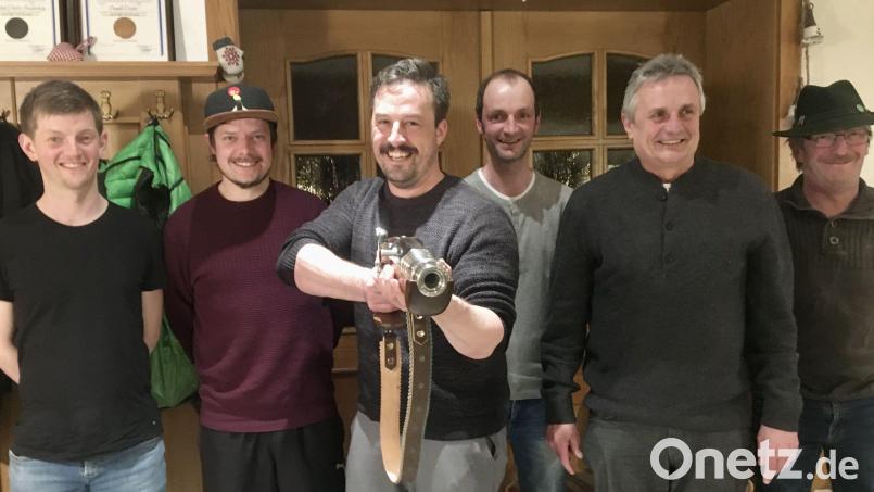 Die Freudenberger Johannisbergschützen treten an (von links): Kassenprüfer Stefan Koch, Kassenwart Matthias Schlegl, Vorsitzender Martin Albrecht, Zweiter Vorsitzender Daniel Uschold, Hans Daucher und Beisitzer Franz Scharl. Bild: gri