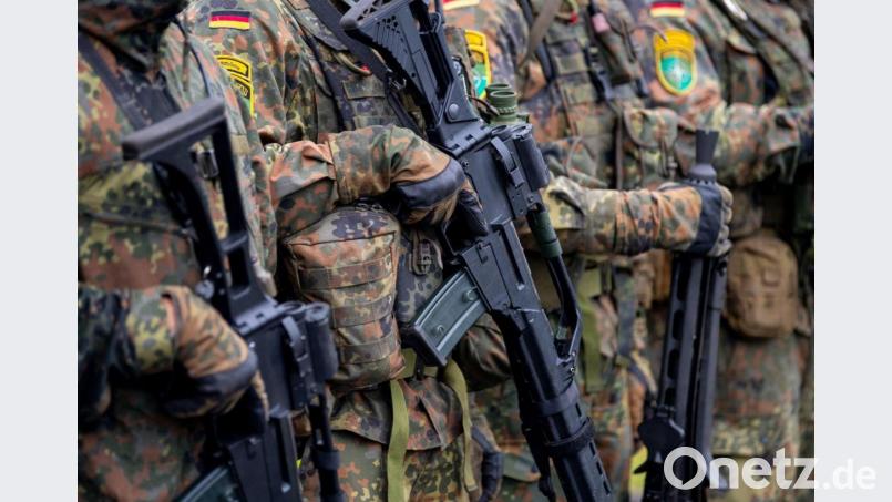 Die Bundeswehr soll über ein Sondervermögen 100 Milliarden Euro für Investitionen und Rüstungsvorhaben erhalten. Bild: Monika Skolimowska/dpa-Zentralbild/dpa
