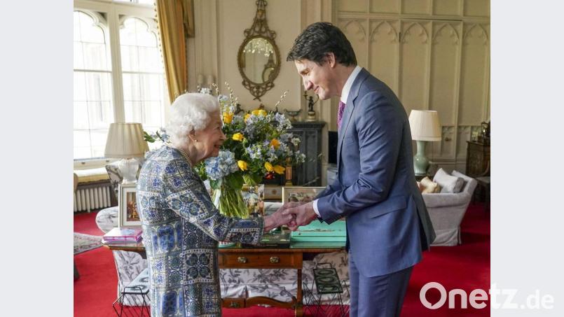 Königin Elizabeth II. (l) empfängt den kanadischen Premier Justin Trudeau auf Schloss Windsor. Bild: Steve Parsons/PA Wire/dpa