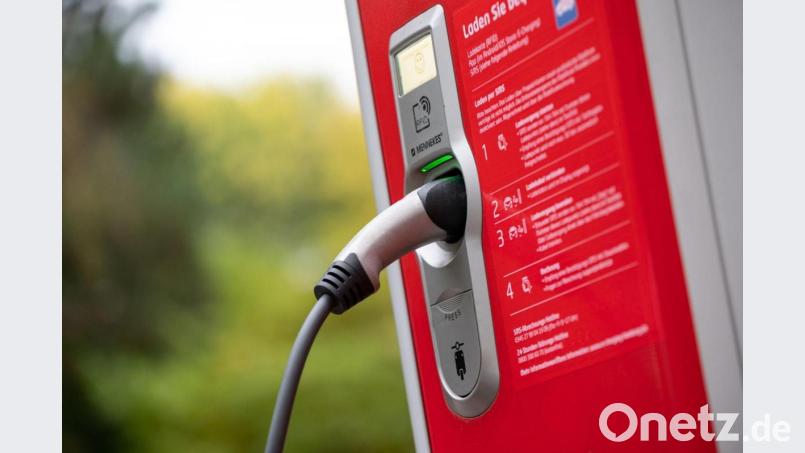 Der Bund will mehr in die Infrastruktur für E-Autos investieren. Bild: Jonas Walzberg/dpa