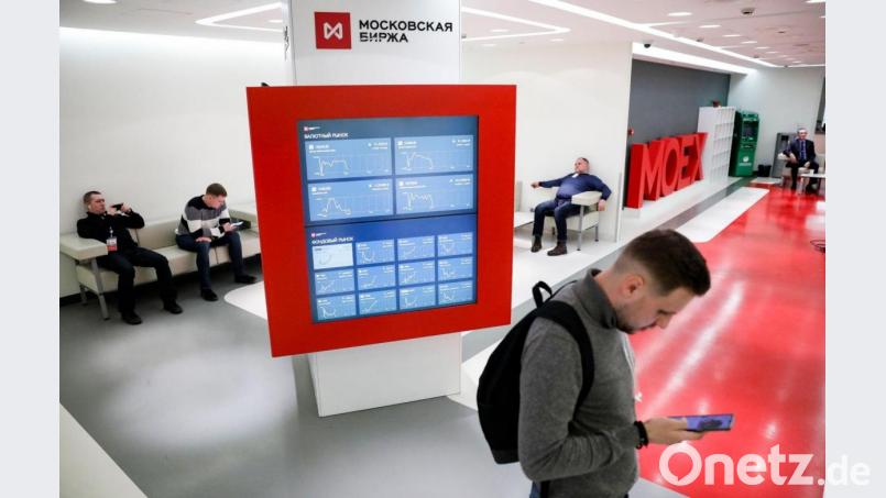 Auch am Mittwoch bleibt die Börse in Moskau geschlossen. Bild: Pavel Golovkin/AP/dpa