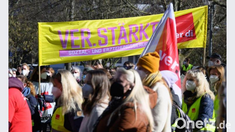 Beschäftige von Kindertagesstätten während des Warnstreiks in der Region Hannover. Bild: Julian Stratenschulte/dpa