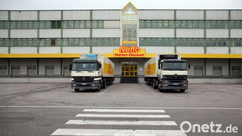 Pfandkisten im Wert von 80.000 Euro wollten der Angeklagte und sein Komplize aus dem Zentrallager von Netto in Ponholz stehlen. Bild: Götz