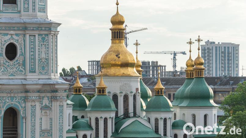 Die Kuppeln auf der Sophienkathedrale in Kiew sind vergoldet. Das Bauwerk gehört seit 1990 zum Weltkulturerbe der UNESCO und war ein Anziehungspunkt für Touristen in der Ukraine. Archivbild: Christophe Gateau/dpa