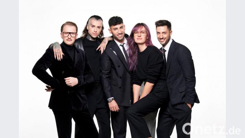 Die deutschen Fab Five (fabulösen Fünf) der Realityserie „Queer Eye Germany“ ab dem 9.3. bei Netflix. Bild: Thomas Schenk/Netflix/dpa