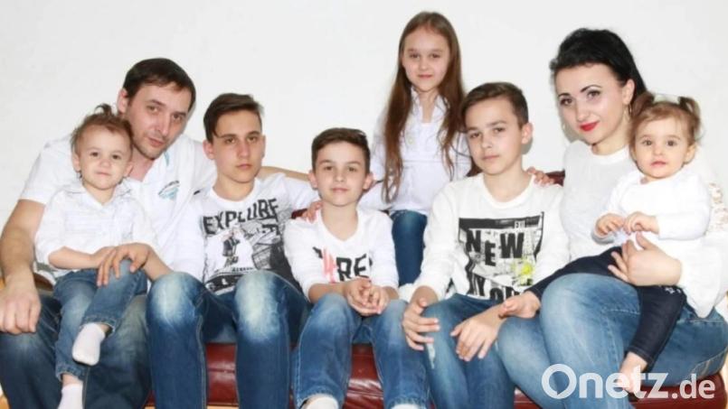 Familie Sergant lebte zwei Jahre in Etzelwang. Da ihr Aufenthaltsrecht in Deutschland endete, musste sie 2016 zurück in die Ukraine. Bürgermeister Roman Berr hat noch immer täglich Kontakt zu der Familie und weiß, wie es ihnen im Kriegsgebiet geht. Archivbild: Sahii Sergant/exb