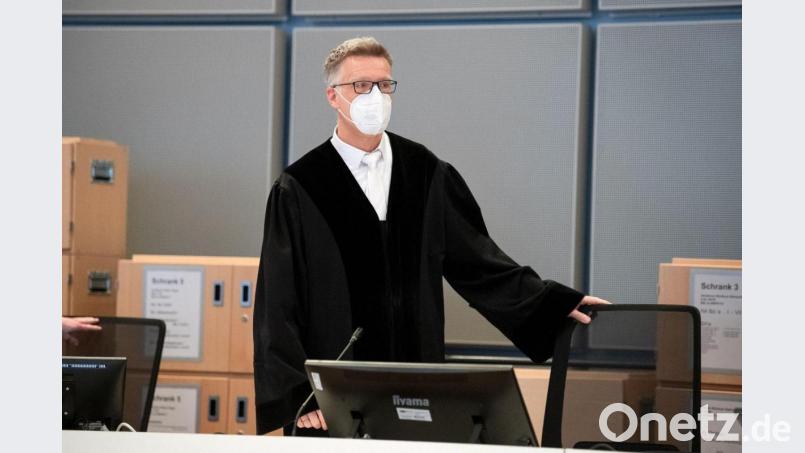 Der Richter Sebastian Bührmann im Gerichtssaal in Oldenburg. Bild: Sina Schuldt/dpa-Pool/dpa