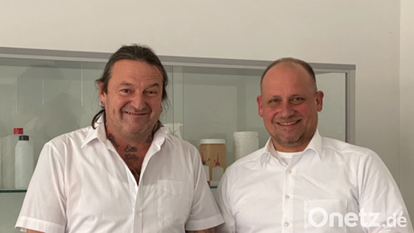 Stefan Winkler (links) ist seit Januar Geschäftsführer der Trassl Polymer Solutions GmbH (links) und Nachfolger von Christian Abicht, der nun Geschäftsführer der Unternehmensgruppe Certina Packaging Group ist. Bild: Daniela Klier/exb