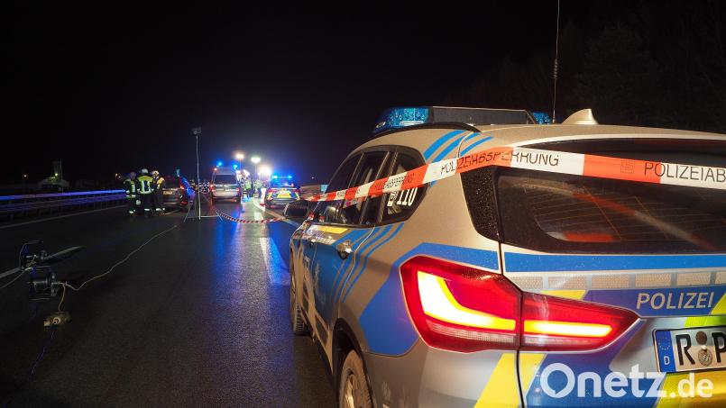 Die Autobahn A 6 bei Amberg ist nach einem Unfall gesperrt. Bild: Petra Hartl