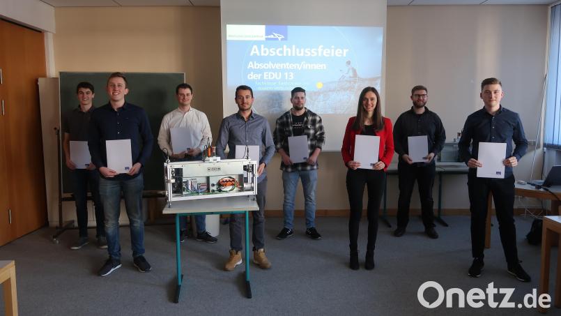 Die Europa-Berufsschule verabschiedet den ersten Absolventenjahrgang der Fachklasse EDU 13. Alle teilnehmenden Abiturienten erhalten Gesellenbriefe. Bild: Kunz