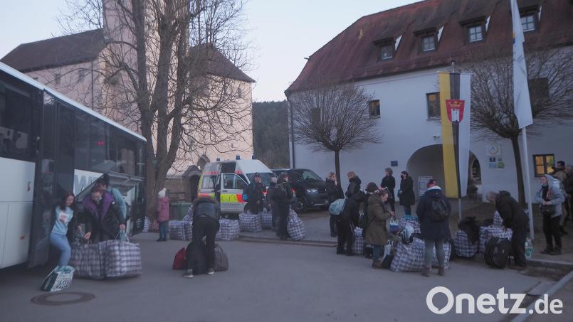 Über 60 Geflüchtete aus der Ukraine sind am Donnerstagabend in der Jugendherberge von Trausnitz angekommen. Zumindest bis Ende März haben sie hier eine sichere Zuflucht. Bild: bl