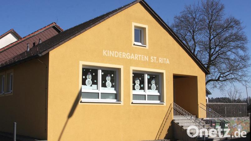 Für die Einbindung der geplanten zweigruppigen Kinderkrippe ist der bestehende Kindergarten St. Rita (Bild) laut Bürgermeister Matthias Grundler nicht geeignet. Bild: wro