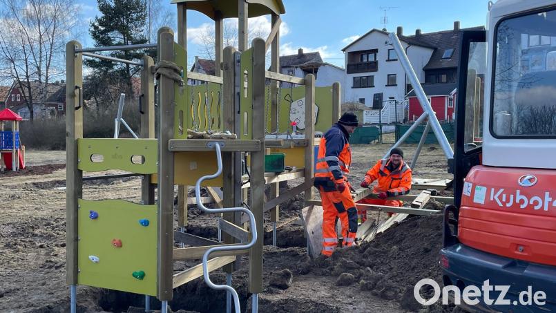 Endlich laufen die Arbeiten zum neuen Bergbau-Spielpark durch die Mitarbeiter des Waidhauser Bauhofs. Bild: fjo
