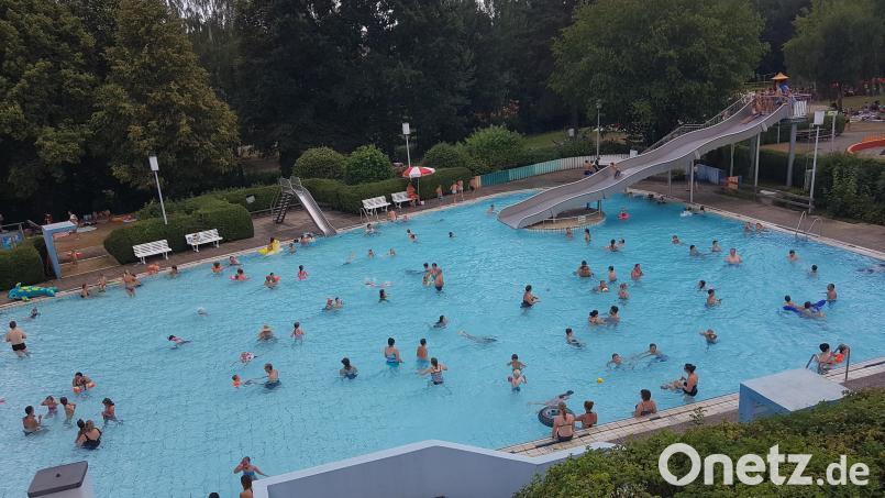 Die Sanierung des Freibades Pleystein kann 2022 nicht erfolgen. Der Zuschuss in Höhe von 600.000 Euro aus Bundesmitteln geht deshalb aber nicht verloren. Bild: bey