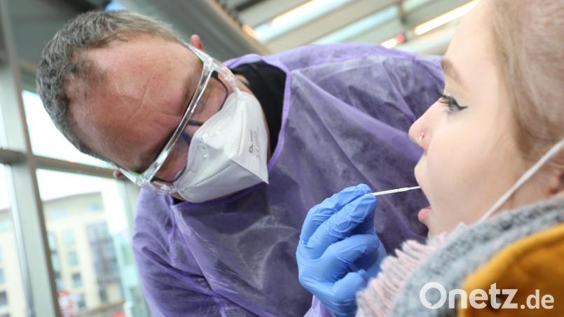 Die Corona-Inzidenz ist auf 1083,0 gesunken. Symbolbild: Matthias Bein