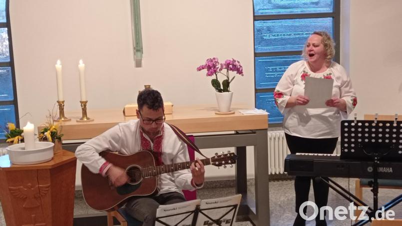 Markus Jung und Olena Kokidko gestalteten das Friedenskonzert in der evangelischen Kirche. Bild: fpoz