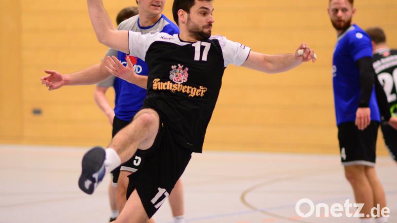 Christian Schanderl beim Torabschluss: Gegen den ESV 1927 Regensburg hatten er und seine Teamkollegen am Ende aber keine Chance. Bild: ham