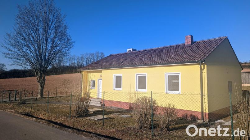 Das Bild zeigt das Betriebsgebäude für Wasserversorgung in Kastl. Die Gemeinde sucht derzeit auch nach technischen Möglichkeiten die Energiekosten dauerhaft zu senken. Bild: ak