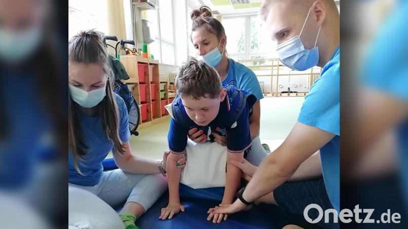 Die Hilfen vom Verein „Aktion Sonnenblicke“ sind auf das jeweilige Kind angepasst. Darunter fallen beispielsweise zusätzliche Kurse beim Osteopathen oder Logopäden. Bild: Sonnenblicke/exb