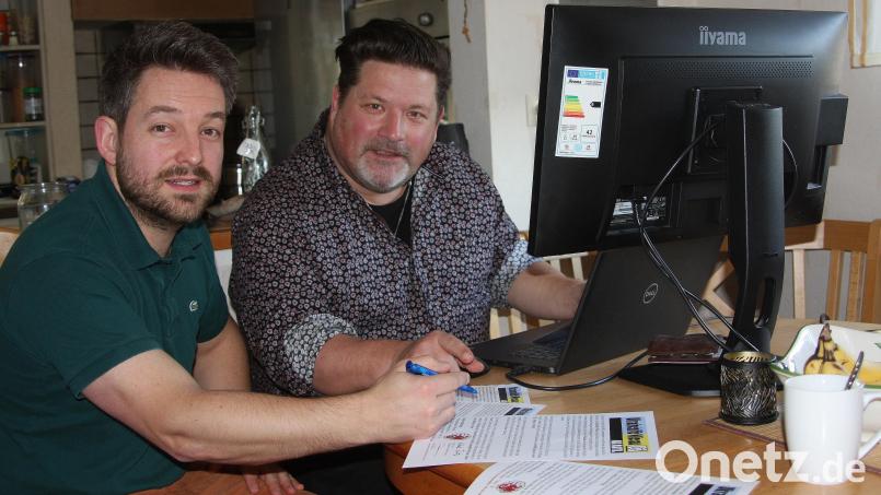 Ins Leben gerufen haben die &quot;Ukrainehilfe Wiesau&quot; (von links) Michael Dutz und Oliver Zrenner. Bild: wro