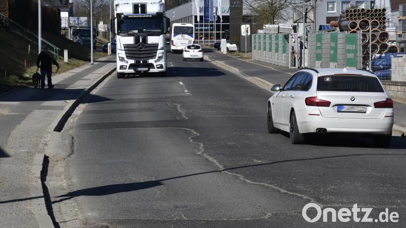 Die Winterpause ist vorbei: Am Montag, 14. März, geht es mit der Sanierung der Sulzbacher Straße weiter. Bild: Petra Hartl