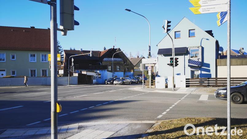 Die Schaltung der Ampel an der Kreuzung auf der Färberbrücke in Mitterteich ist zum wiederholten Mal im Stadtrat kritisiert worden. Bild: lnz