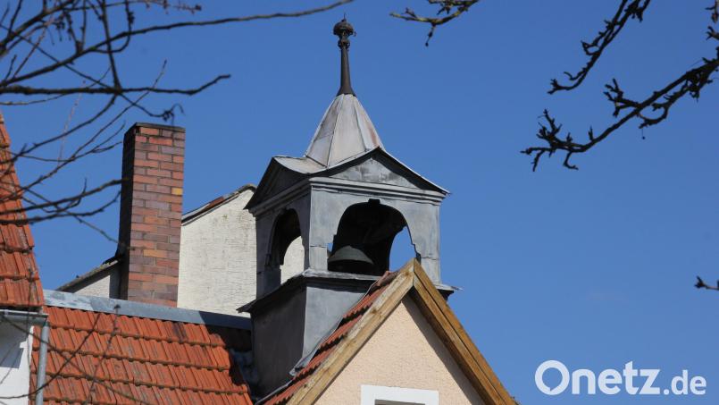 Diese Dorfglocke, inklusive des Glockenhauses, auf den Anwesen der Familie Fröhlich in Dippersreuth soll erneuert werden.. Die Marktgemeinde wird dieses Projekt mit 10 Prozent bezuschussen, fordert jedoch vorher noch eine genaue Kostenaufstellung. Bild: kro