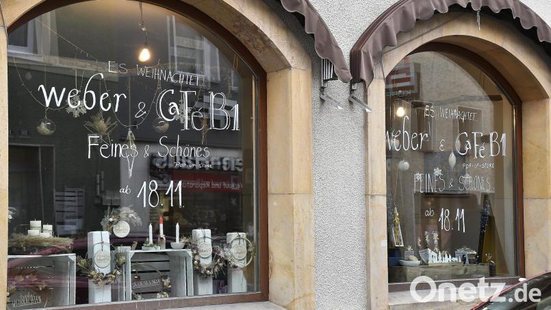 In der Oberen Nabburger Straße 1 öffnet am Donnerstag, 18. Dezember, für vier Wochen der Popup-Store „Feines und Schönes“ von Stephanie Weber und Julia Hierstetter. An den Wochenenden wird Kunsthandwerk präsentiert. Bild: Petra Hartl